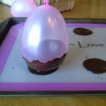 Place balloon on chocolate disk
